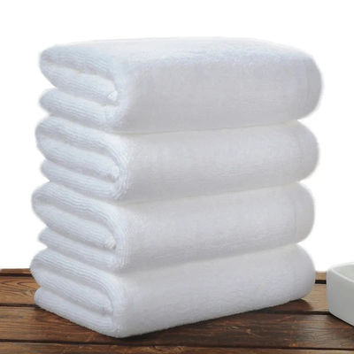 Persoonlijke witte hotel exclusief voor 100% katoen absorberende verdikt baddoek