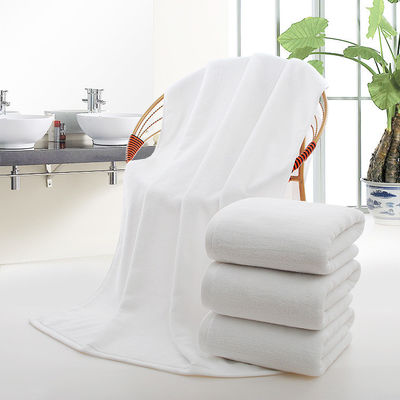 Hotelhanddoeken 70*140cm gestreepte patroon Jacquard Microfiber baddoek met OEM logo
