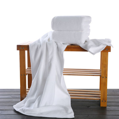 Hotelhanddoeken 70*140cm gestreepte patroon Jacquard Microfiber baddoek met OEM logo