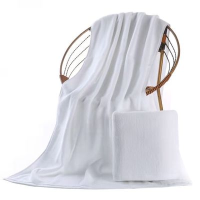 Hotelhanddoeken 70*140cm gestreepte patroon Jacquard Microfiber baddoek met OEM logo