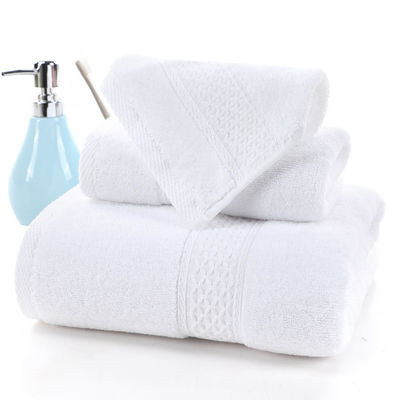 Gemaakte baddoeken in vaste kleuren voor een luxe en comfortabele badbeleving