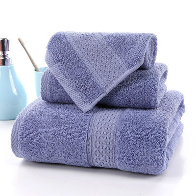 Gemaakte baddoeken in vaste kleuren voor een luxe en comfortabele badbeleving