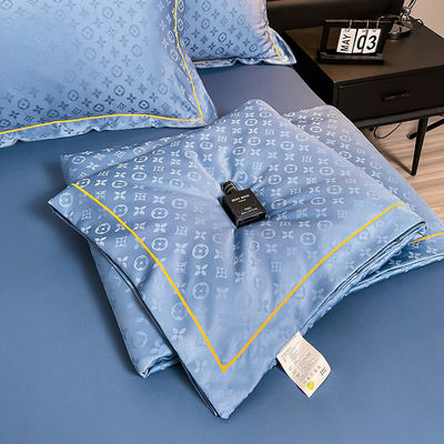 Comfortabel en ademend 200TC Satin Jacquard Quilt Set voor koele zomernachten