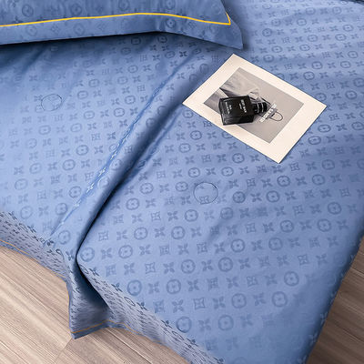 Comfortabel en ademend 200TC Satin Jacquard Quilt Set voor koele zomernachten