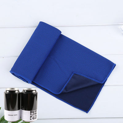 Custom logo polyester microfiber koelhanddoek voor sport en buitenactiviteiten