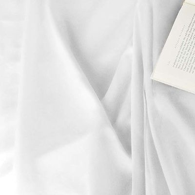 Foto toont duurzaam bamboe bed voor een zijdeachtige en comfortabele slaap
