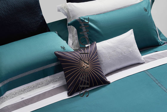 Luchtdoorlaatbare Europese stijl 100% katoen jacquard 300TC 4pcs beddengoed sets Geen vulling