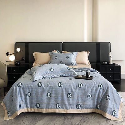 European Skin-Friendly Printing Summer Quilt Set van vier in Smooth Ice Silk Gift Quilt