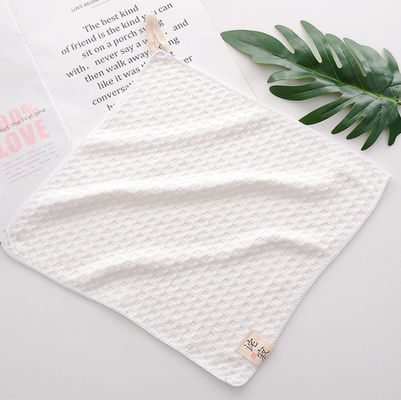 Geborduurde 100% katoenen microfiber gezichtshanddoeken voor een zachte en effectieve reiniging