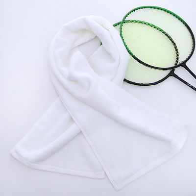 Geborduurde 180 gram maat logo sneldrogende sporthanddoek voor uitgebreide outdoor fitness