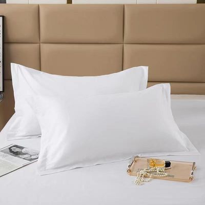 Hotelbeddencollectie met luxe witte katoenen kussenschuur