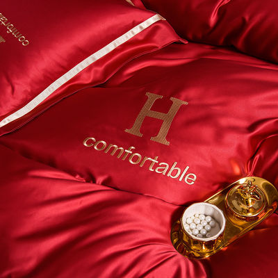 Luxe geborduurde waszijde beddengoed met polyestermateriaal en aangepast logo