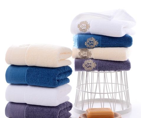 Gestript Jacquard luxe handdoeken gemaakt van 100% katoen voor zachte en absorberende prestaties