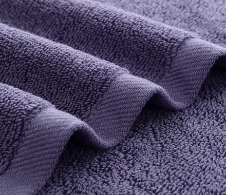 Gestript Jacquard luxe handdoeken gemaakt van 100% katoen voor zachte en absorberende prestaties
