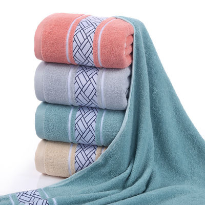 Op maat gemaakte ontwerpen Ondersteunde baddoek Alle katoen Absorberend Unisex Groot