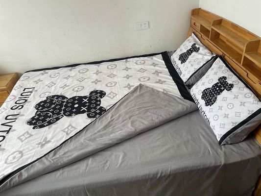 Moderne stijl Cartoon White Bear Head Design beddengoed met 100% polyester materiaal