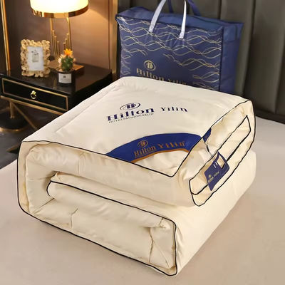Home 100% Polyester Verdikte Warm 5 Star Hilton Hotel Textiel Volledig Dekbed Bettendeken