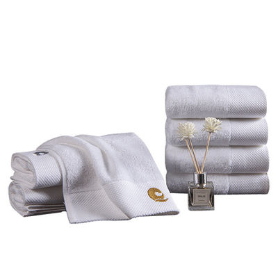 Witte katoenen badhanddoek van hoge kwaliteit Perfect voor vijf sterren hotel en schoonheidssalon