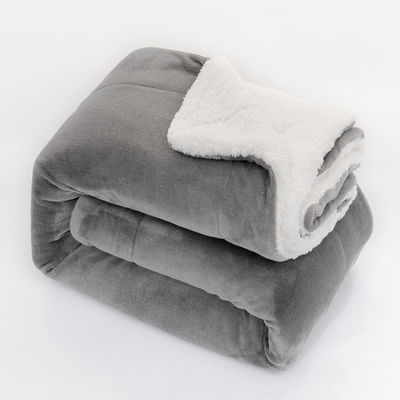 Soft gebreide 130*110cm omkeerbaar polyester deken Microplush Custom kleur Plush Throw