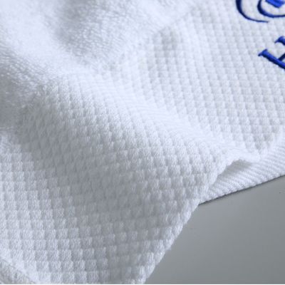 Persoonlijke witte hotel exclusief voor 100% katoen absorberende verdikt baddoek