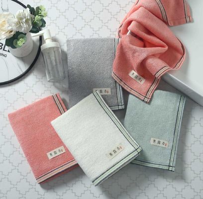 Modieuze bamboevezel gezichtsreinigingshanddoek voor een hoge absorptie