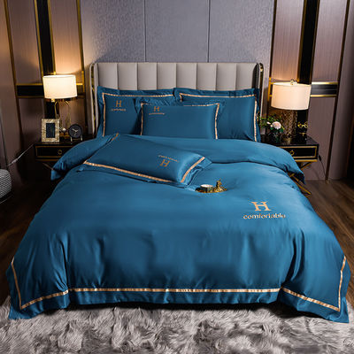 Gepersonaliseerd logo winter geborduurd polyester gewassen zijde beddengoed set voor vaste kleur