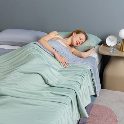 Zomer deken Comforter Microfiber Quilt met populaire bamboe zijde in aangepaste kleur