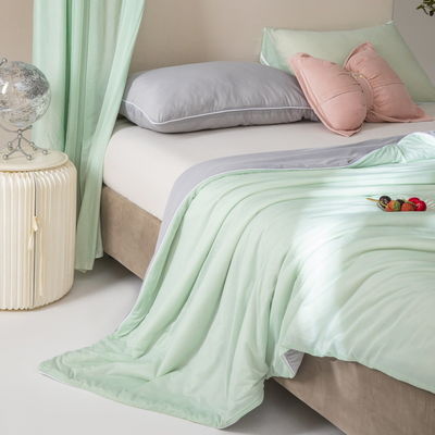 Zomer deken Comforter Microfiber Quilt met populaire bamboe zijde in aangepaste kleur