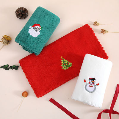 Gepaard met een cadeautje zachte en absorberende kersthanddoek in koraal fluweel voor het jaar