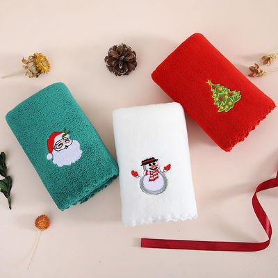 Gepaard met een cadeautje zachte en absorberende kersthanddoek in koraal fluweel voor het jaar