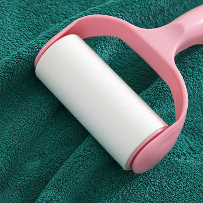 Gepaard met een cadeautje zachte en absorberende kersthanddoek in koraal fluweel voor het jaar