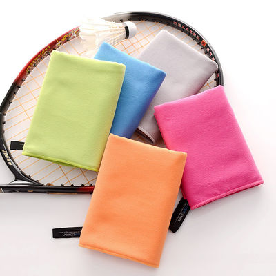 Sneldrogend rechthoekig polyestervezel fitness reishanddoek voor een actieve levensstijl