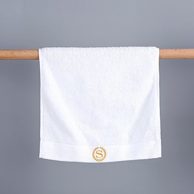Kinderwaardig wit hotel handdoek met pure katoen geborduurde personalisatie