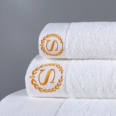 Kinderwaardig wit hotel handdoek met pure katoen geborduurde personalisatie