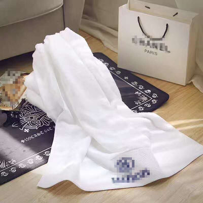 Kinderwaardig wit hotel handdoek met pure katoen geborduurde personalisatie