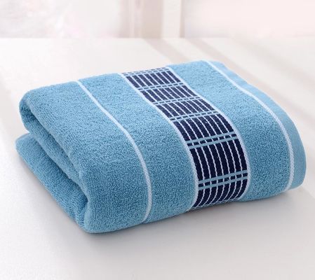 Revolutioneer uw badervaring met onze 70*140cm badhanddoek in solide kleurstrepen