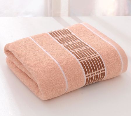 Revolutioneer uw badervaring met onze 70*140cm badhanddoek in solide kleurstrepen