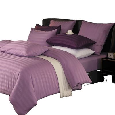 2 kg Gewicht 100% Polyester Satin Strip Patroon Bedden Set voor huis of hotel Op maat