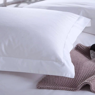 Op maat gemaakte dekbed en lakens Wit 100% katoenen beddengoed voor luxe hotelcomfort