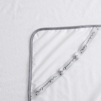 Gepersonaliseerde grootte Vaste witte kleur Waterdicht Terry Matras Beschermer met elastische banden