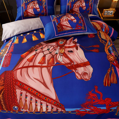 Home Luxe beddengoed met passende gordijnen en aanpasbare dekbed
