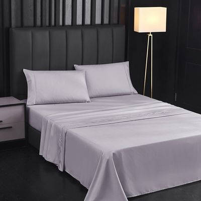 Breng een vleugje elegantie toe aan uw bed met geborduurde beddengoedersets en overeenkomstige gordijnen