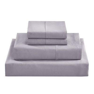 Breng een vleugje elegantie toe aan uw bed met geborduurde beddengoedersets en overeenkomstige gordijnen