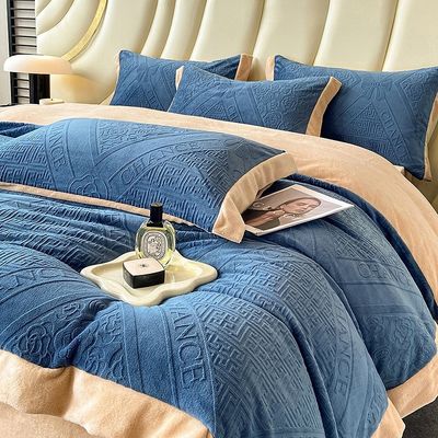 230g gesneden melk fluweel winterbedden stel solide patroon 4pcs voor king size comforter