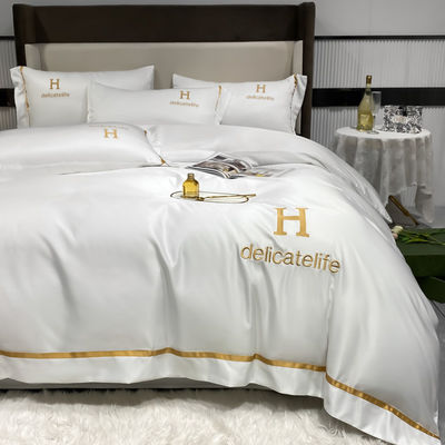 Gepersonaliseerde gewassen zijde borduurplaat sets voor luxe satine zijde beddengoed ADS04