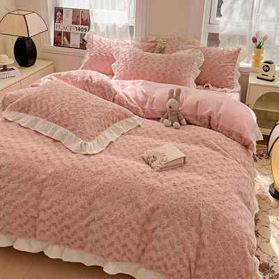 2023 Hot Lace Rose Rabbit Plush Four-Piece Set Comforter Set met solide patroon type