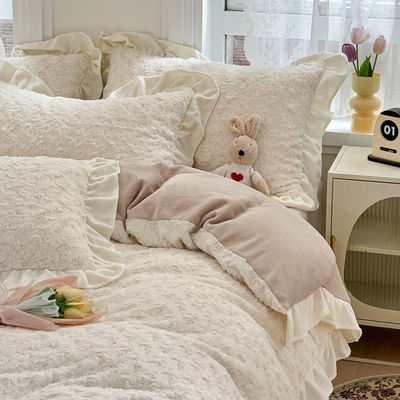 2023 Hot Lace Rose Rabbit Plush Four-Piece Set Comforter Set met solide patroon type