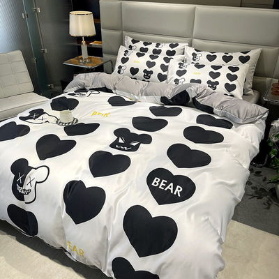 Ervaar comfort en stijl met deze vier-in-één Queen-size dekbedset van Tide Fashion