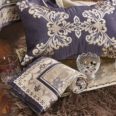 Voeg een vleugje luxe toe aan uw hotel met deze duurzame Europese Jacquard Set