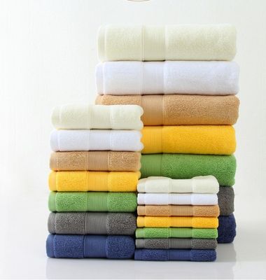 Ervaar ongeëvenaard comfort met onze zachte en absorberende 100% katoenen badhanddoek set